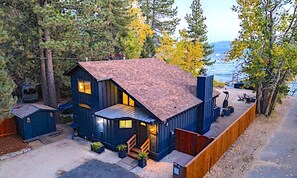 Exterior - Waves End Lakefront By Tahoe Getaways w Private Sandy Beach &amp; Walk to Town (Tahoe Vista)
