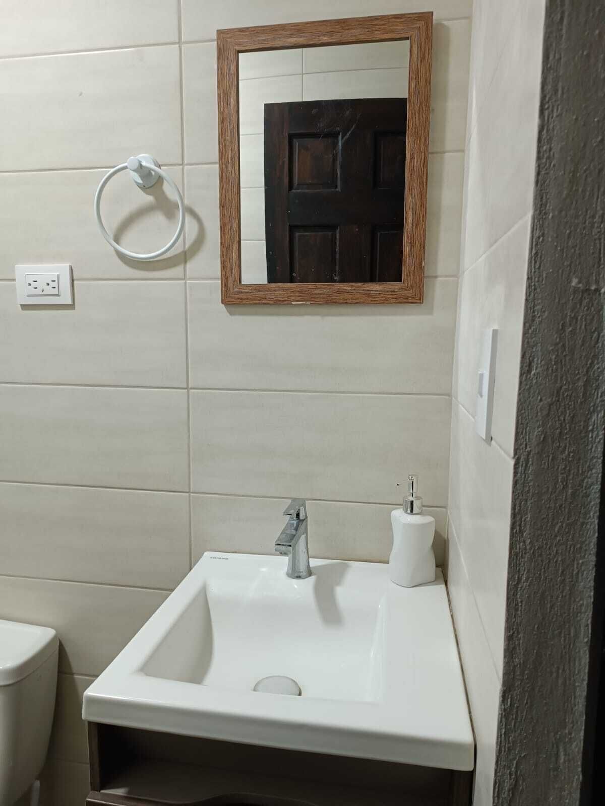 Handdukar, tvål och toalettpapper