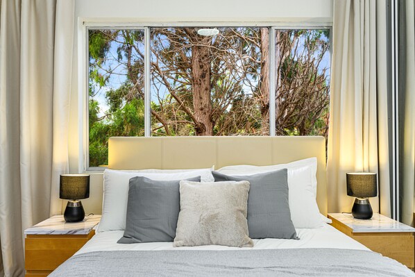 2 bedrooms, iron/ironing board, free WiFi, bed sheets - 10mins to City, 450 meter to station, Beaty apt (Ashfield)