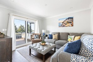 Smart TV - Amalfi @ The Cove Riverwalk Villas (Wilmington)