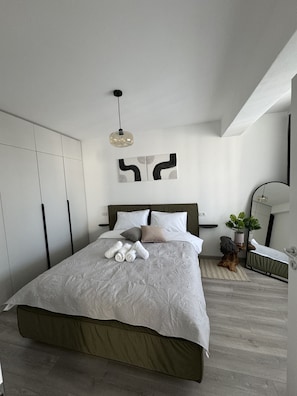 1 slaapkamer, een strijkplank/strijkijzer, wifi, beddengoed