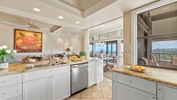 Apartment | 2 bedrooms, desk, Internet