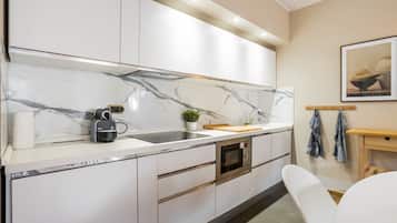 Microondas, parrilla de estufa y lavavajillas