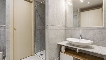 Doccia, asciugacapelli, bidet