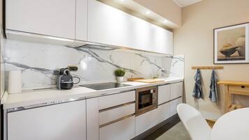 Micro-ondes, plaque de cuisson, lave-vaisselle