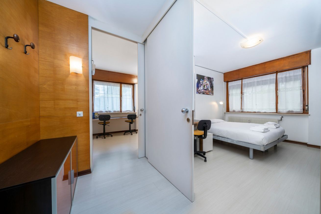 2 slaapkamers, een bureau, een strijkplank/strijkijzer, internet