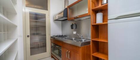 Mikroaaltouuni, liesi