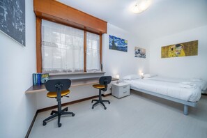 2 bedrooms, iron/ironing board, Internet, bed sheets