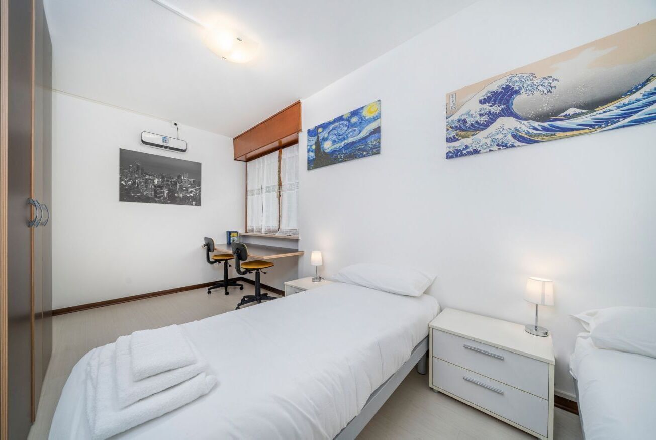 2 bedrooms, desk, iron/ironing board, Internet