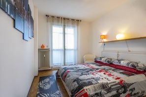 1 bedroom, iron/ironing board, Internet, bed sheets