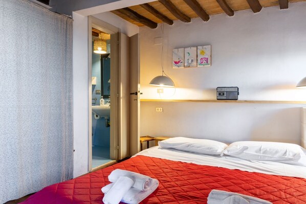 2 chambres, fer et planche à repasser, Wi-Fi, draps fournis