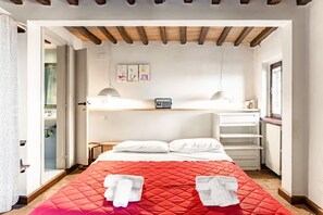 2 slaapkamers, een strijkplank/strijkijzer, wifi, beddengoed
