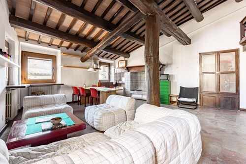 Historic Perugia Apartment with Rooftop Views
