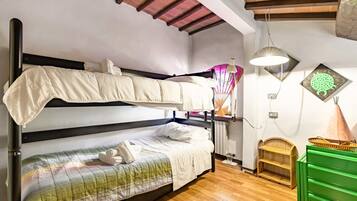 2 Schlafzimmer, BĂŒgeleisen/BĂŒgelbrett, WLAN, BettwĂ€sche
