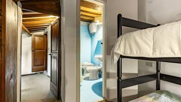 2 chambres, fer et planche Ă  repasser, Wi-Fi, draps fournis