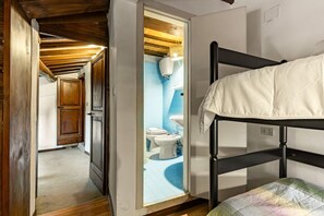 2 makuuhuonetta, silitysrauta/-lauta, Wi-Fi, vuodevaatteet