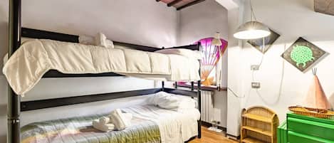 2 quartos, ferros/tábuas de passar roupa, Wi-Fi, roupa de cama