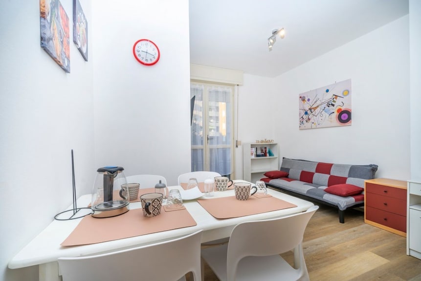 Guesthost - Aunt Dina Apt - With Balcony & Private Garage - Udine