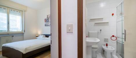 1 室のベッドルーム、アイロン / アイロン台、WiFi、ベッドシーツ