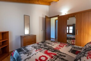 1 bedroom, iron/ironing board, internet, bed sheets