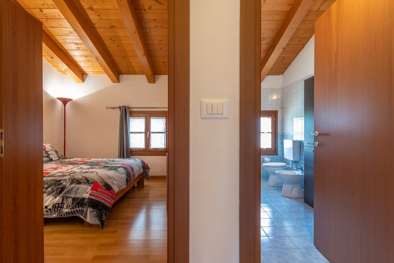 1 dormitorio, tabla de planchar con plancha, Internet y ropa de cama