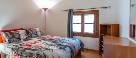 1 bedroom, iron/ironing board, Internet, bed sheets