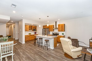 Interior - Cozy, Charming Vacation Oasis Near Downtown Fargo. (Fargo)