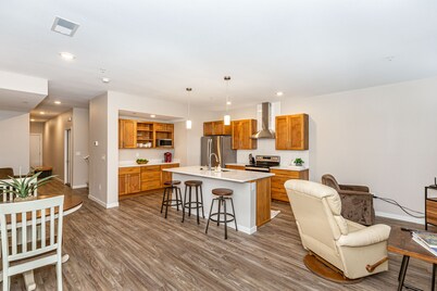 Cozy, Charming Vacation Oasis Near Downtown Fargo.