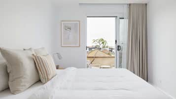 2 bedrooms, desk, iron/ironing board, travel crib