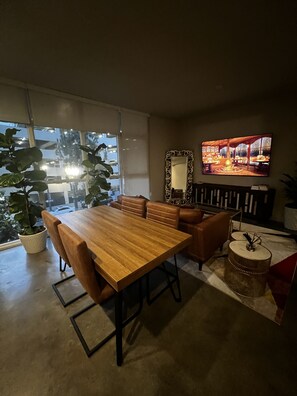 Interior - FULLY FURNISHED 1BR 1 BATH IN A LUXURY DTLA APARTMENT. (Los Angeles)