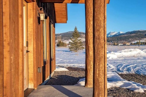 Fox Creek Cabin with Bunkhouse