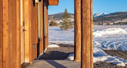 Fox Creek Cabin with Bunkhouse