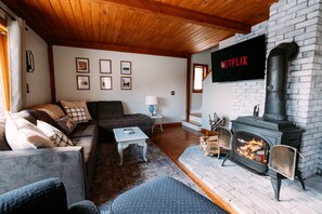 Smart TV, fireplace, ping pong