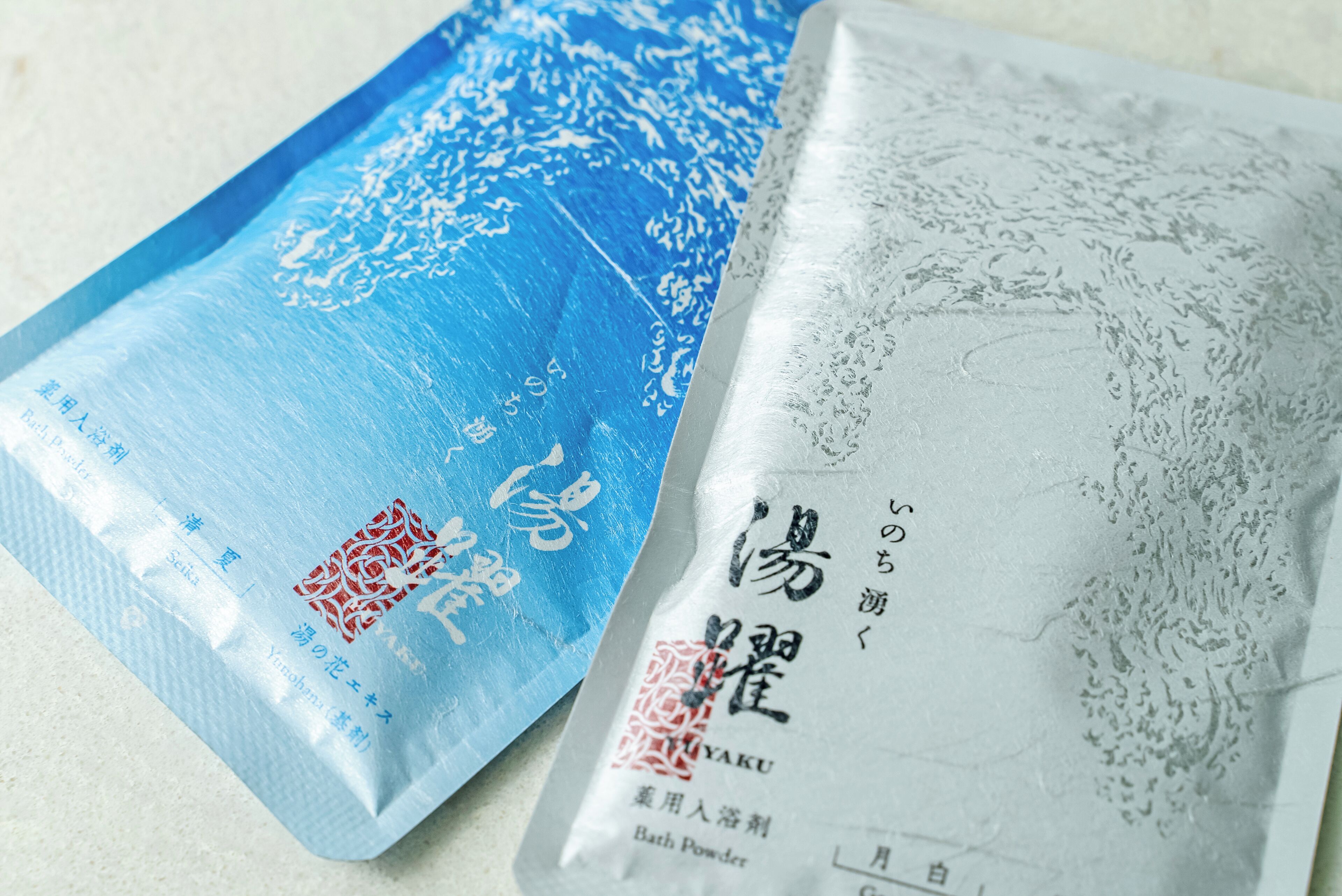 Two packages of bath powder with Japanese text.
