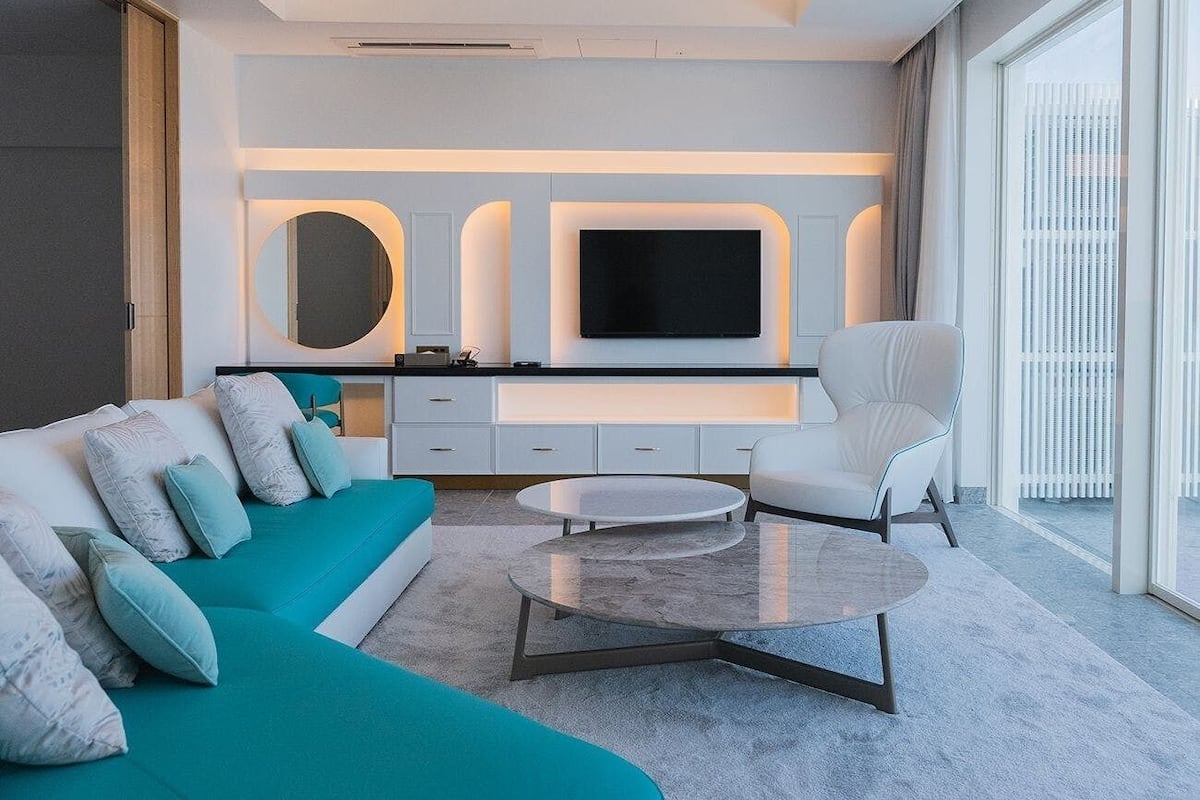 Royal Suite B, Non Smoking, Jetted Tub | 1 bedroom, premium bedding, individually furnished, desk