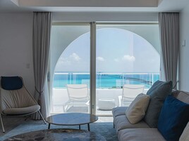 Royal Suite A, Non Smoking | Premium bedding, individually furnished, desk, free WiFi