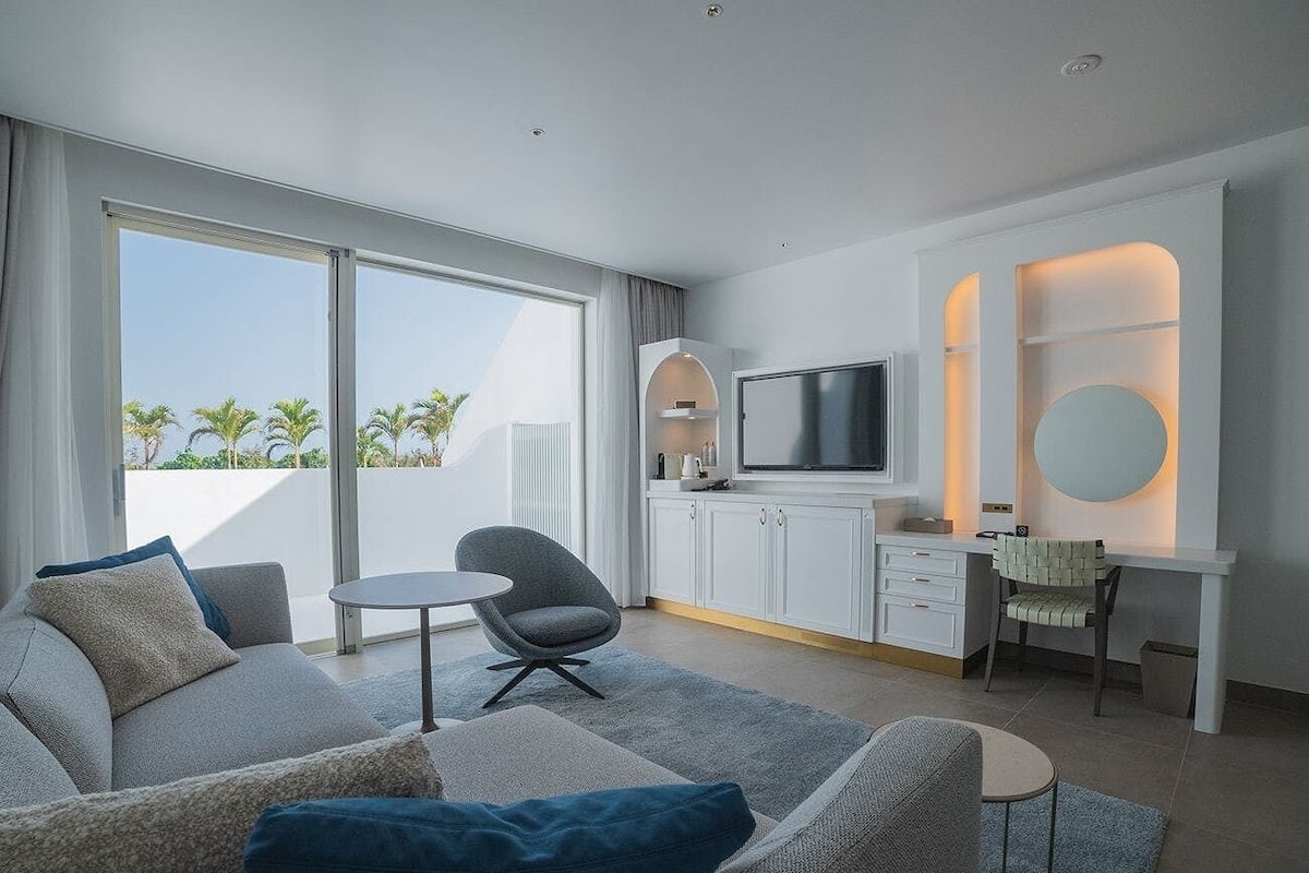 Deluxe Room, Non Smoking | 1 bedroom, premium bedding, individually furnished, desk