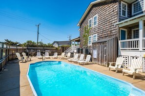 A heated pool - Sea You Soon: Semi-Oceanfront, Private Pool, Dog Friendly, Hot Tub and Game Room! (Southern Shores)