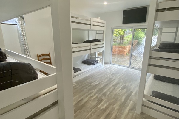 4 bedrooms, iron/ironing board, WiFi