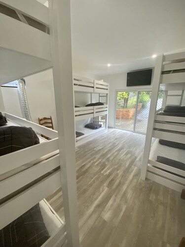 8 minute walk to Mollymook beach