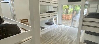 8 minute walk to Mollymook beach