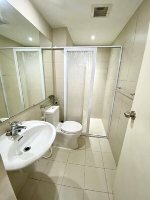 Two Bedrooms Apartment | Bathroom