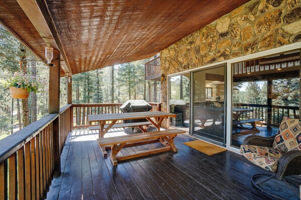 Outdoor dining - Home close to Monte Verde Lake (Angel Fire)