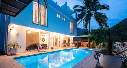 Family-sized entire house with private pool. 10 minutes to a black sand beach!