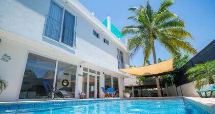 Family-sized entire house with private pool. 10 minutes to a black sand beach!