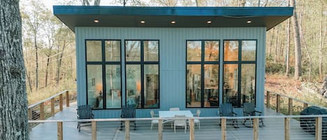 屋外ダイニングエリア