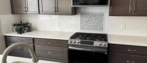 Micro-ondes, four, plaque de cuisson, lave-vaisselle