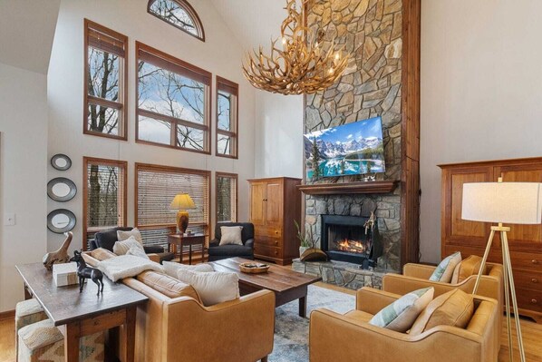 TV, fireplace - Beautiful Townhome in Private Community (Boone)