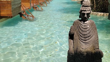 2 piscines extérieures