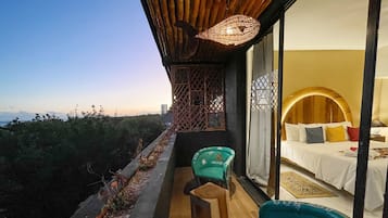 Luxury Room, Partial Ocean View | Balcony